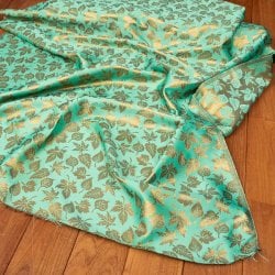 〔1m単位切り売り〕インドの伝統模様布 光沢感のあるブロケード生地 金糸〔約125cm〕グリーン系