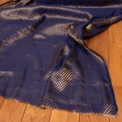 〔1m単位切り売り〕インドの伝統模様布 光沢感のあるブロケード生地 金糸〔約110cm〕ネイビー系