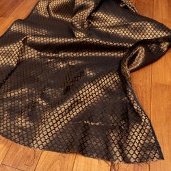 〔1m単位切り売り〕インドの伝統模様布 光沢感のあるブロケード生地 金糸〔約111cm〕ブラック系