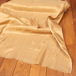 〔1m切り売り〕インドの伝統模様布　光沢感のあるブロケード生地　金糸〔約109cm〕ゴールド系の商品写真