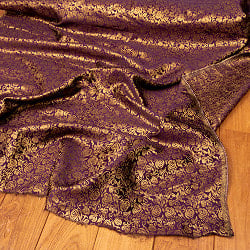 〔1m切り売り〕インドの伝統模様布　光沢感のあるブロケード生地　金糸〔約120cm〕パープル系の商品写真