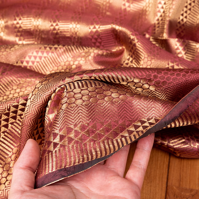 〔各色あり〕〔1m切り売り〕インドの伝統模様布　光沢感のあるブロケード生地　金糸〔約114cm〕 6 - 