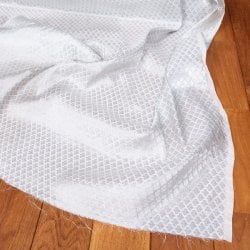 〔1m単位切り売り〕インドの伝統模様布 光沢感のあるブロケード生地〔約103cm〕ホワイト系