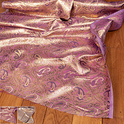 〔各色あり〕〔1m切り売り〕インドの伝統模様布　光沢感のあるブロケード生地　金糸〔約107cm〕パープル系の商品写真