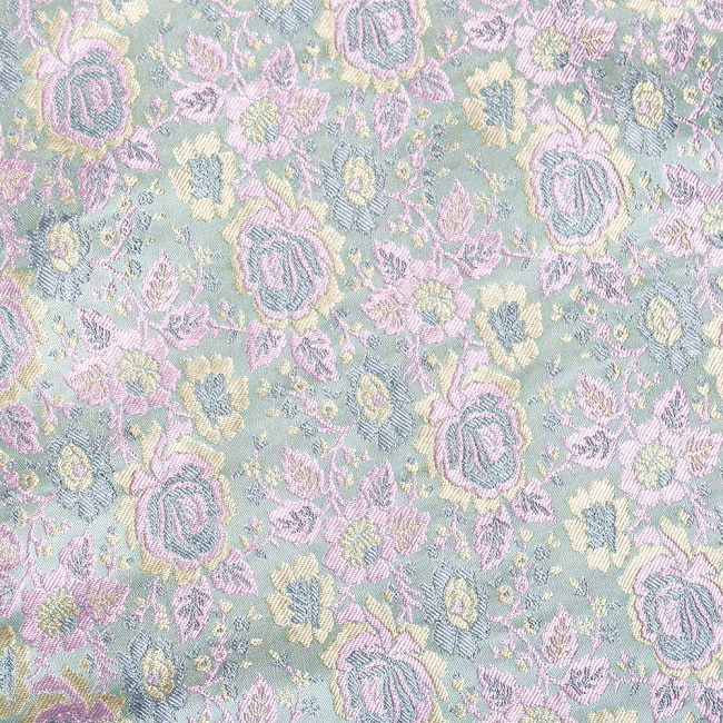 〔1m切り売り〕インドの伝統模様布　光沢感のあるブロケード生地〔約120cm〕ミント×ピンク系 4 - 生地の拡大写真です