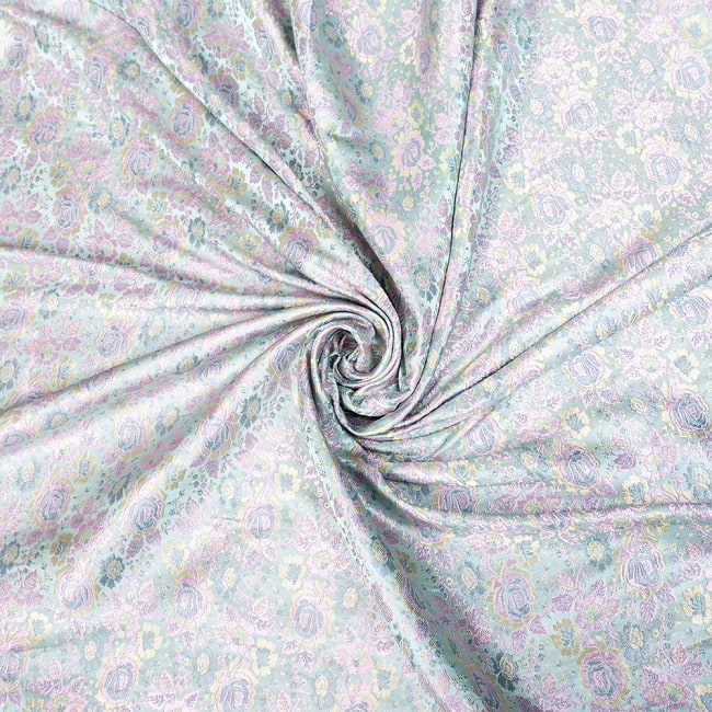 〔1m切り売り〕インドの伝統模様布　光沢感のあるブロケード生地〔約120cm〕ミント×ピンク系 5 - 陰影があるとこのような感じになります