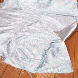 〔1m単位切り売り〕インドの伝統模様布 光沢感のあるブロケード生地〔約120cm〕ミント×ピンク系