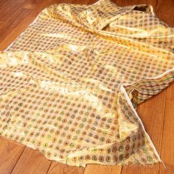 〔1m単位切り売り〕インドの伝統模様布 光沢感のあるブロケード生地 金糸〔約93cm〕ゴールド系