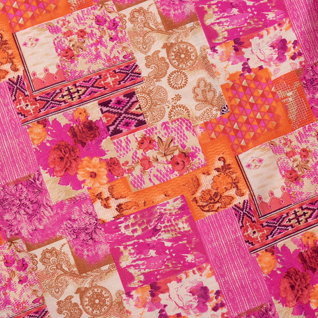 〔1m切り売り〕インドの伝統模様布〔約106cm〕ピンク×橙×ベージュ系 4 - 生地の拡大写真です