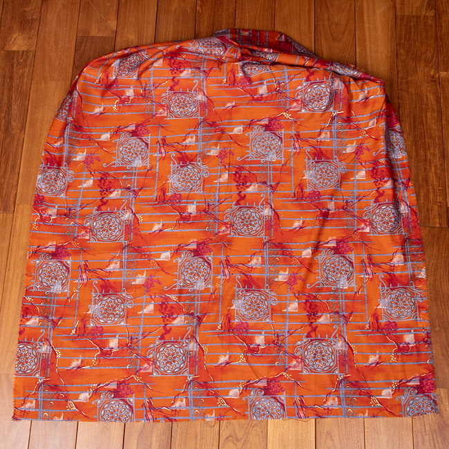 〔1m切り売り〕インドの伝統模様布〔約107cm〕オレンジ系 2 - 全体を広げてみたところです。1mの長さごとにご購入いただけます。
