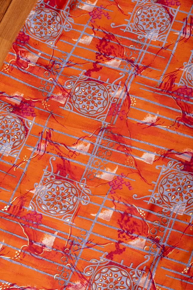 〔1m切り売り〕インドの伝統模様布〔約107cm〕オレンジ系 3 - インドならではの布ですね