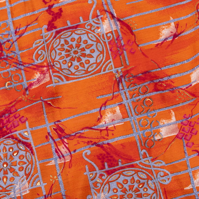 〔1m切り売り〕インドの伝統模様布〔約107cm〕オレンジ系 4 - 生地の拡大写真です