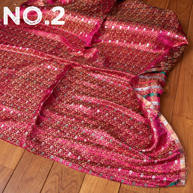 〔各色あり〕〔1m切り売り〕インドの伝統模様布　光沢感のあるブロケード生地　金糸〔約115cm〕 10 - No.2：マゼンタ