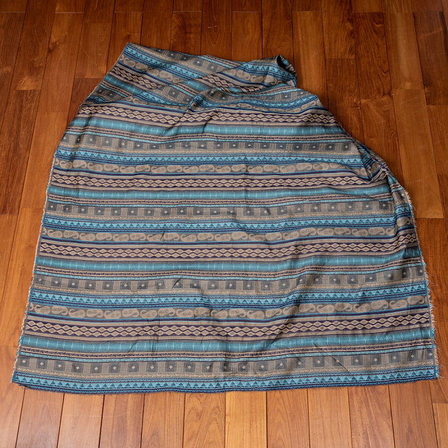 〔1m切り売り〕インドの伝統模様布〔約127cm〕 2 - 全体を広げてみたところです。1mの長さごとにご購入いただけます。