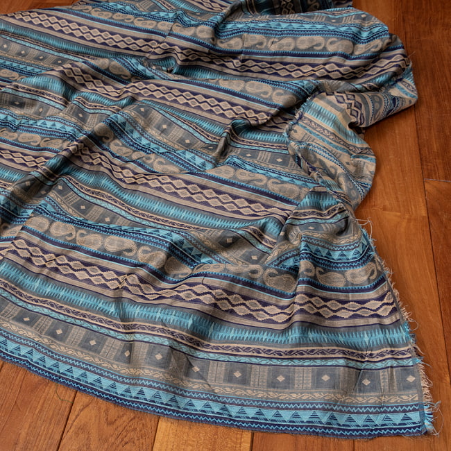 〔1m切り売り〕インドの伝統模様布〔約127cm〕の写真1枚目です。とても雰囲気のある、インドからやって来た切り売りの生地です。キラキラ布,豪華な布,切り売り　テーブルクロス　おしゃれ,計り売り布,布 生地,アジア布,手芸,生地,アジアン,ファブリック,テーブルクロス,ソファーカバー