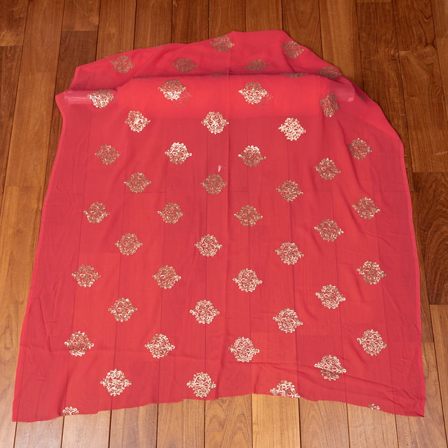 〔1m切り売り〕インドのスパンコール刺繍付き　シフォン生地布〔約107cm〕ピンク系 2 - 全体を広げてみたところです。1mの長さごとにご購入いただけます。