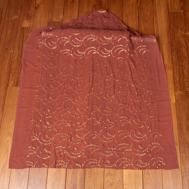 〔各色あり〕〔1m切り売り〕インドのスパンコール刺繍付き　シフォン生地布〔約109cm〕 2 - 全体を広げてみたところです。1mの長さごとにご購入いただけます。