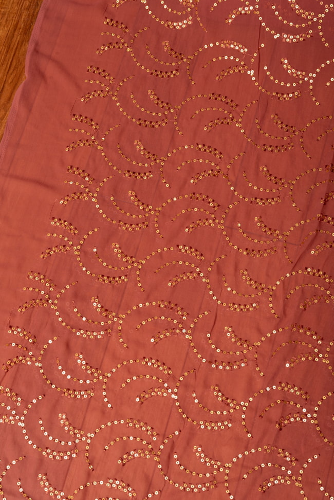 〔各色あり〕〔1m切り売り〕インドのスパンコール刺繍付き　シフォン生地布〔約109cm〕 3 - インドならではの布ですね