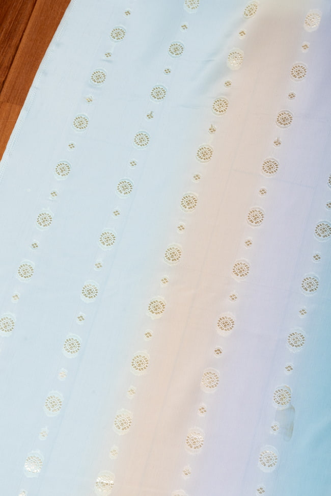 〔1m切り売り〕インドの伝統模様布〔約111cm〕水色系 3 - インドならではの布ですね
