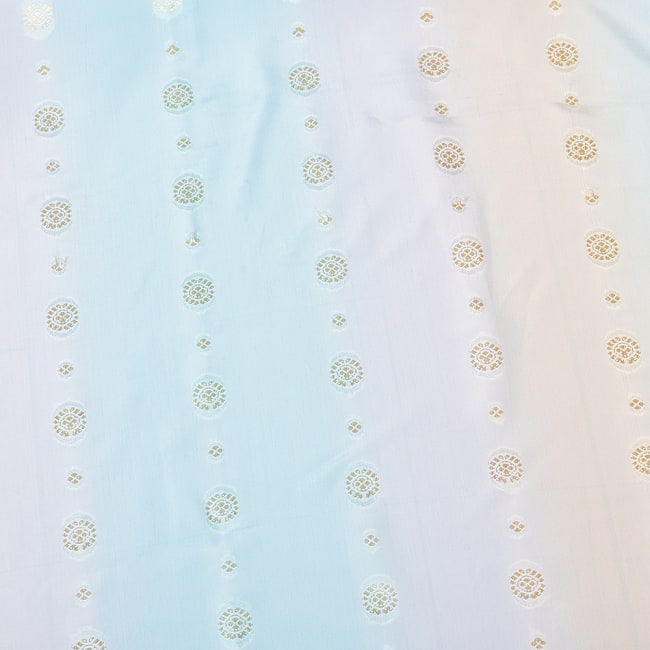 〔1m切り売り〕インドの伝統模様布〔約111cm〕水色系 4 - 生地の拡大写真です