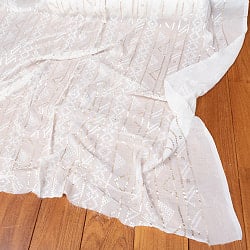 〔1m単位切り売り〕インドのスパンコール刺繍付き　シフォン生地布〔約109cm〕ホワイト系の商品写真