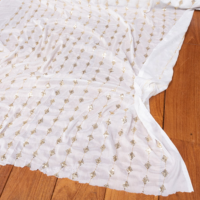 〔1m単位切り売り〕インドのスパンコール刺繍付き シフォン生地布〔約92cm〕ホワイト系の写真