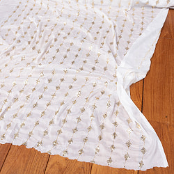 〔1m切り売り〕インドのスパンコール刺繍付き　シフォン生地布〔約92cm〕ホワイト系の商品写真
