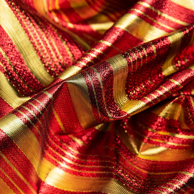 〔1m切り売り〕インドの伝統模様布 〔幅約102cm〕 4 - 拡大してみてみました。