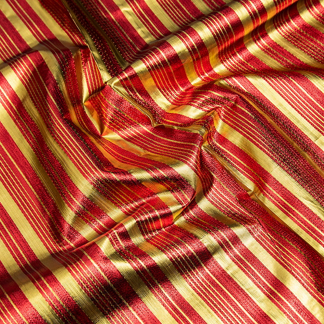 〔1m切り売り〕インドの伝統模様布 〔幅約102cm〕の写真1枚目です。インドならではの美しい布地です。切り売り　テーブルクロス　おしゃれ,アジア布 量り売り,手芸,裁縫,生地,アジアン,ファブリック,キラキラ布,豪華な布