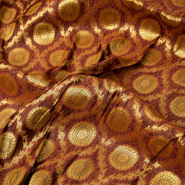 〔1m切り売り〕インドの伝統模様布 〔幅約110cm〕の写真1枚目です。インドならではの美しい布地です。切り売り　テーブルクロス　おしゃれ,アジア布 量り売り,手芸,裁縫,生地,アジアン,ファブリック,キラキラ布,豪華な布