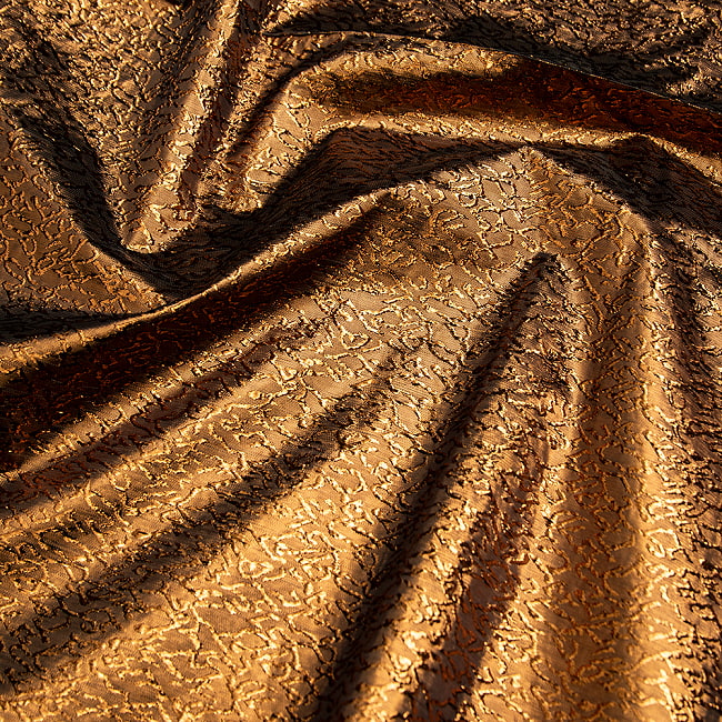 〔1m切り売り〕インドの伝統模様布 〔幅約110cm〕 3 - 光沢がきれいですね。