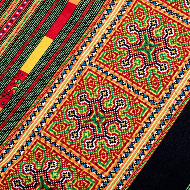 〔1m切り売り〕モン族の刺繍風プリントファブリック　生地　少数民族　フォークロア　民俗的　トライバル〔約160cm〕 4 - 拡大写真です