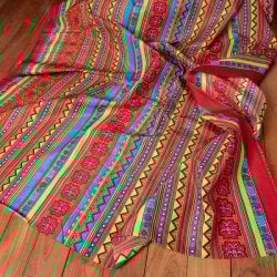 〔1m単位切り売り〕モン族の刺繍風プリントファブリック　生地　少数民族　フォークロア　民俗的　トライバル〔約169cm〕