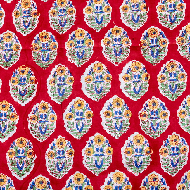 〔1m切り売り〕ジャイプル　職人手作り　色彩豊かなボタニカルデザイン　おしゃれ　生地　花柄　テーブルクロス　刺繍素材などへ〔幅約111cm〕 - レッド系 4 - インドならではの布ですね。