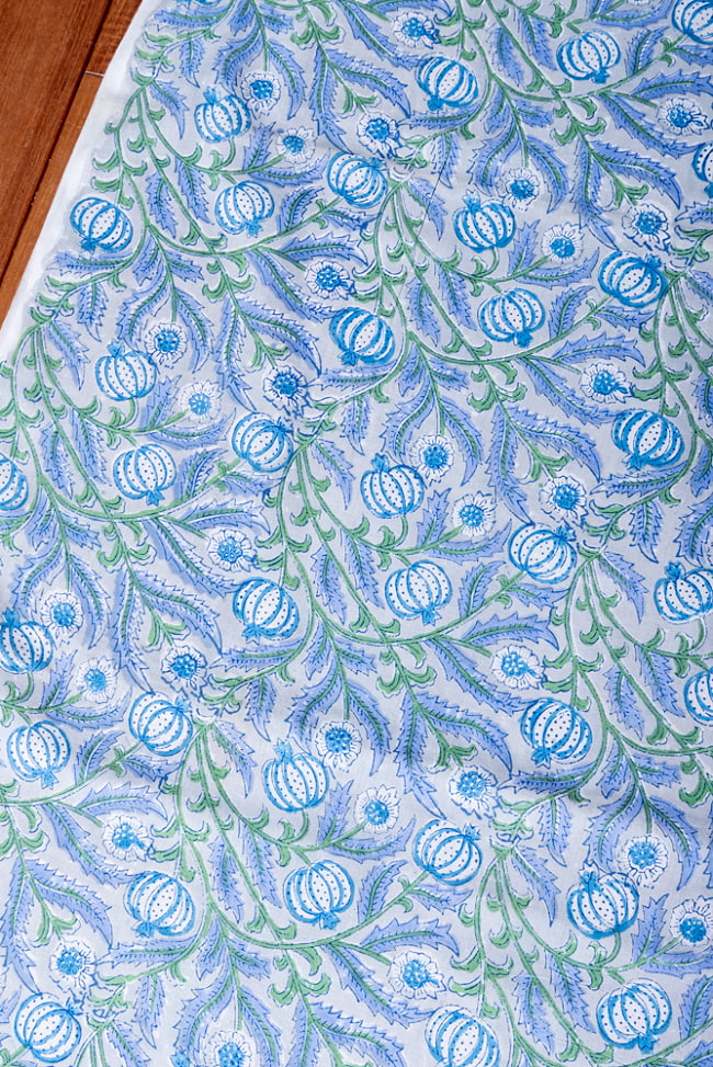 〔1m切り売り〕ジャイプル　職人手作り　色彩豊かなボタニカルデザイン　おしゃれ　生地　花柄　テーブルクロス　刺繍素材などへ〔幅約113cm〕 - ブルー系 3 - 1mの長さごとにご購入いただけます。