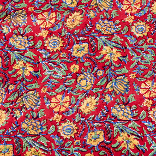 〔1m切り売り〕ジャイプル　職人手作り　色彩豊かなボタニカルデザイン　おしゃれ　生地　花柄　テーブルクロス　刺繍素材などへ〔幅約112cm〕 - レッド系 4 - インドならではの布ですね。