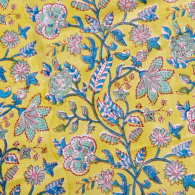 〔1m切り売り〕ジャイプル　職人手作り　色彩豊かなボタニカルデザイン　おしゃれ　生地　花柄　テーブルクロス　刺繍素材などへ〔幅約111cm〕 - ウグイス系 4 - インドならではの布ですね。
