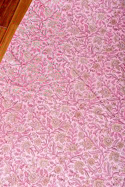 〔1m単位切り売り〕ジャイプル　職人手作り木版染め　色彩美しいボタニカルデザイン　おしゃれ　生地　花柄　テーブルクロス　刺繍素材などへ〔幅約109cm〕 - ピンク系 - サブ3