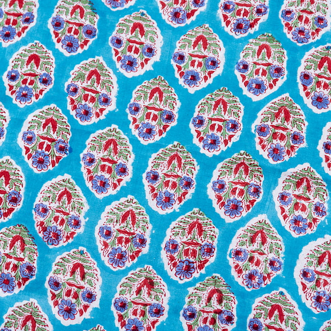 〔1m切り売り〕ジャイプル　職人手作り　色彩豊かなボタニカルデザイン　おしゃれ　生地　花柄　テーブルクロス　刺繍素材などへ〔幅約110.5cm〕 - ブルー系 4 - インドならではの布ですね。