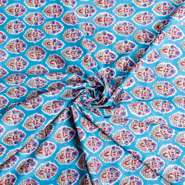 〔1m切り売り〕ジャイプル　職人手作り　色彩豊かなボタニカルデザイン　おしゃれ　生地　花柄　テーブルクロス　刺繍素材などへ〔幅約110.5cm〕 - ブルー系 5 - 生地の拡大写真です