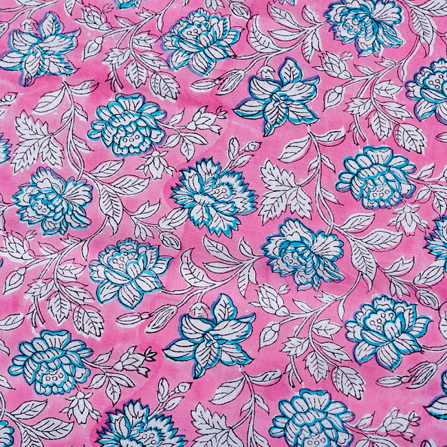 〔1m切り売り〕ジャイプル　職人手作り　色彩豊かなボタニカルデザイン　おしゃれ　生地　花柄　テーブルクロス　刺繍素材などへ〔幅約113cm〕 - ピンク系 4 - インドならではの布ですね。