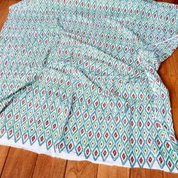 〔1m単位切り売り〕ジャイプル 職人手作り インド伝統の木版染め更紗マルチクロス〔幅約111cm〕 - イカット風ウッドプリント生地