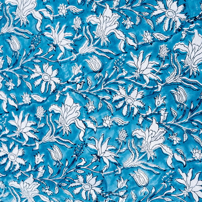 〔1m切り売り〕ジャイプル　職人手作り　色彩豊かなボタニカルデザイン　おしゃれ　生地　花柄　テーブルクロス　刺繍素材などへ〔幅約112.5cm〕 - ブルー系 4 - インドならではの布ですね。