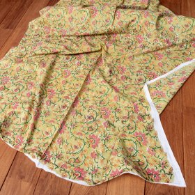 〔1m単位切り売り〕ジャイプル 職人手作り木版染め 色彩美しいボタニカルデザイン おしゃれ 生地 花柄 テーブルクロス 刺繍素材などへ〔幅約110cm〕 - 黄緑系(MB-RSCLTH-1578)