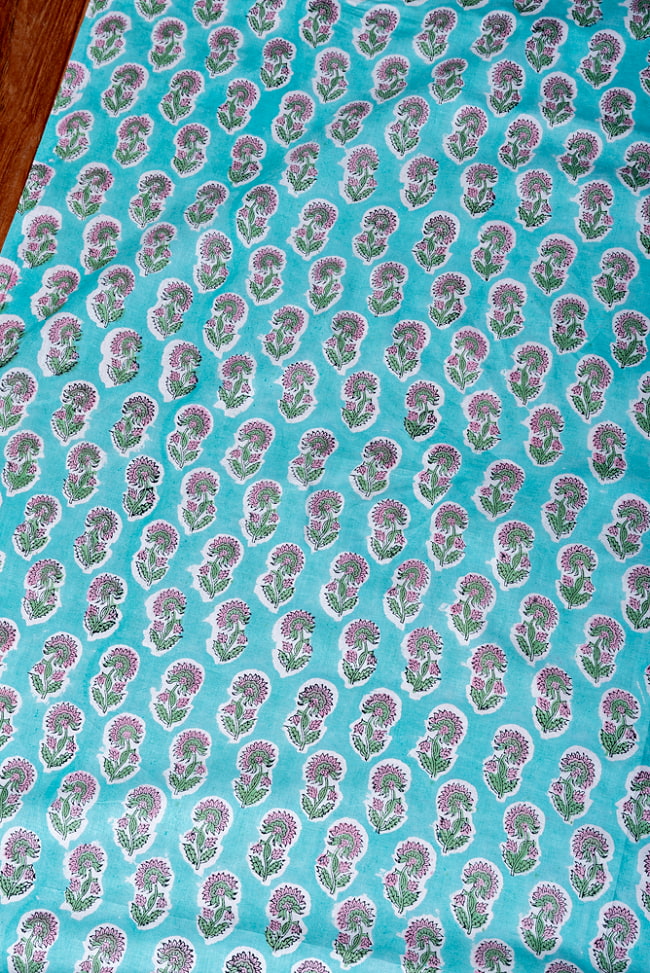〔1m切り売り〕ジャイプル　職人手作り　色彩豊かなボタニカルデザイン　おしゃれ　生地　花柄　テーブルクロス　刺繍素材などへ〔幅約109cm〕 - ミントグリーン系 3 - 1mの長さごとにご購入いただけます。