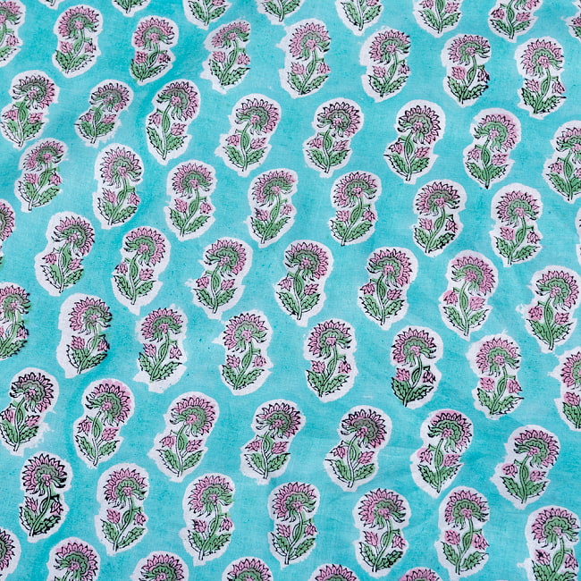 〔1m切り売り〕ジャイプル　職人手作り　色彩豊かなボタニカルデザイン　おしゃれ　生地　花柄　テーブルクロス　刺繍素材などへ〔幅約109cm〕 - ミントグリーン系 4 - インドならではの布ですね。