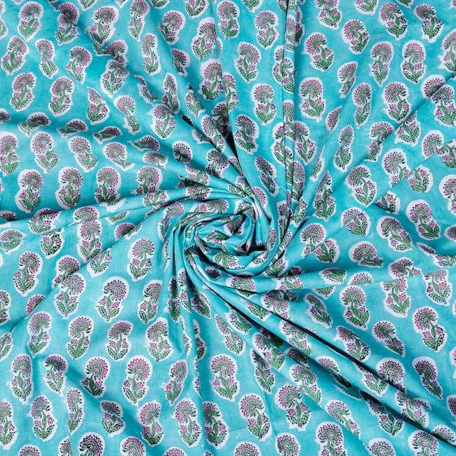 〔1m切り売り〕ジャイプル　職人手作り　色彩豊かなボタニカルデザイン　おしゃれ　生地　花柄　テーブルクロス　刺繍素材などへ〔幅約109cm〕 - ミントグリーン系 5 - 生地の拡大写真です