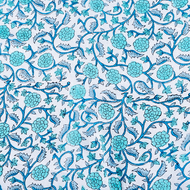 〔1m切り売り〕ジャイプル　職人手作り　色彩豊かなボタニカルデザイン　おしゃれ　生地　花柄　テーブルクロス　刺繍素材などへ〔幅約111cm〕 - ブルーグリーン系 4 - インドならではの布ですね。