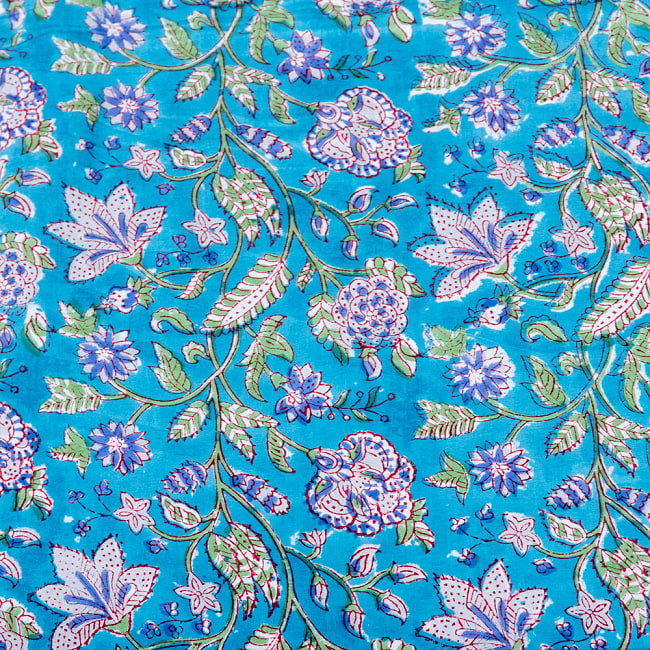 〔1m切り売り〕ジャイプル　職人手作り　色彩豊かなボタニカルデザイン　おしゃれ　生地　花柄　テーブルクロス　刺繍素材などへ〔幅約110cm〕 - ブルー系 4 - インドならではの布ですね。