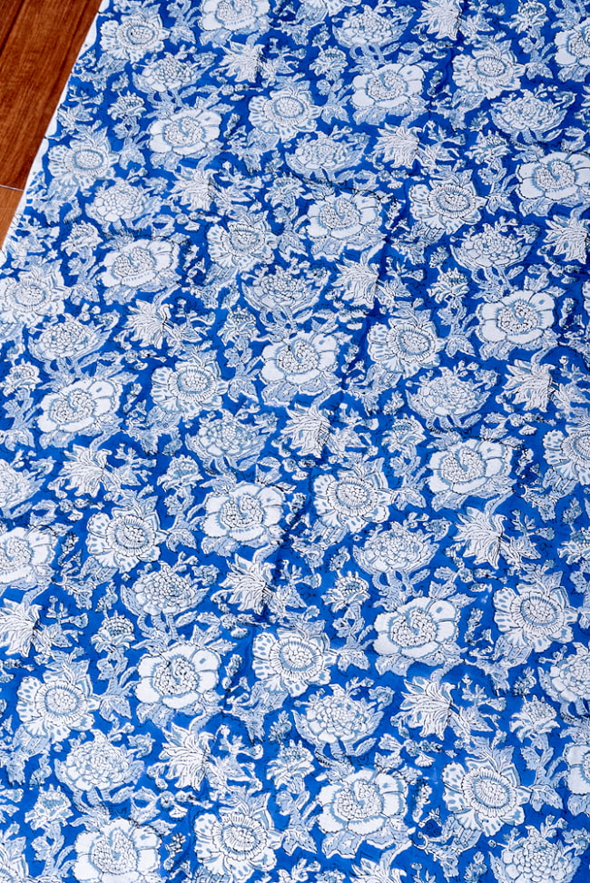〔1m切り売り〕ジャイプル　職人手作り　色彩豊かなボタニカルデザイン　おしゃれ　生地　花柄　テーブルクロス　刺繍素材などへ〔幅約113cm〕 - ブルー 系 3 - 1mの長さごとにご購入いただけます。